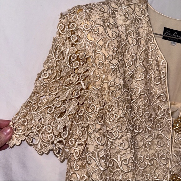 Karen Laurence by Matthew Size 8 Applique Lace Tiered Top Jacket Beaded Buttons - Picture 3 of 13